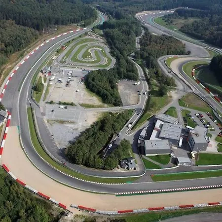 ホームステイ F1 2 - Cour-toise *