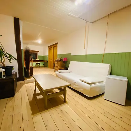 F1 2 - Cour-toise ホームステイ *